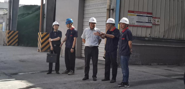 集團(tuán)公司黨委委員、股份公司黨委書記、總經(jīng)理蔣培進(jìn)到建材公司調(diào)研