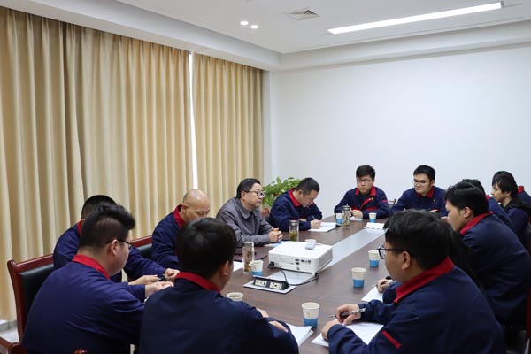 公司黨委書記到電控設(shè)備廠調(diào)研 公司黨委書記到電控設(shè)備廠調(diào)研